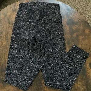 EUC lululemon Wunder Under leggings. Sz 6